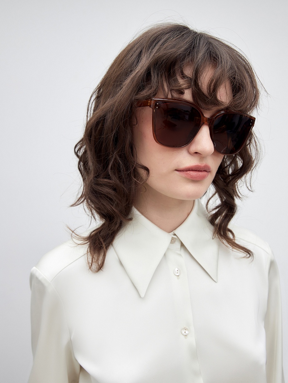 Очки солнцезащитные с чехлом в комплекте