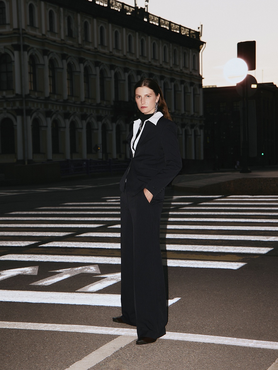 Брюки из костюмной ткани с открытым срезом