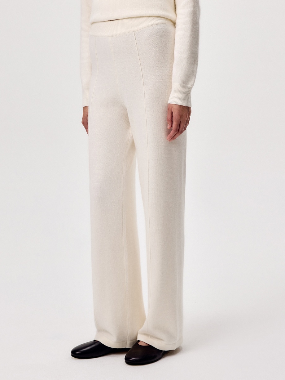 Костюм вязаный из шерсти с ангорой