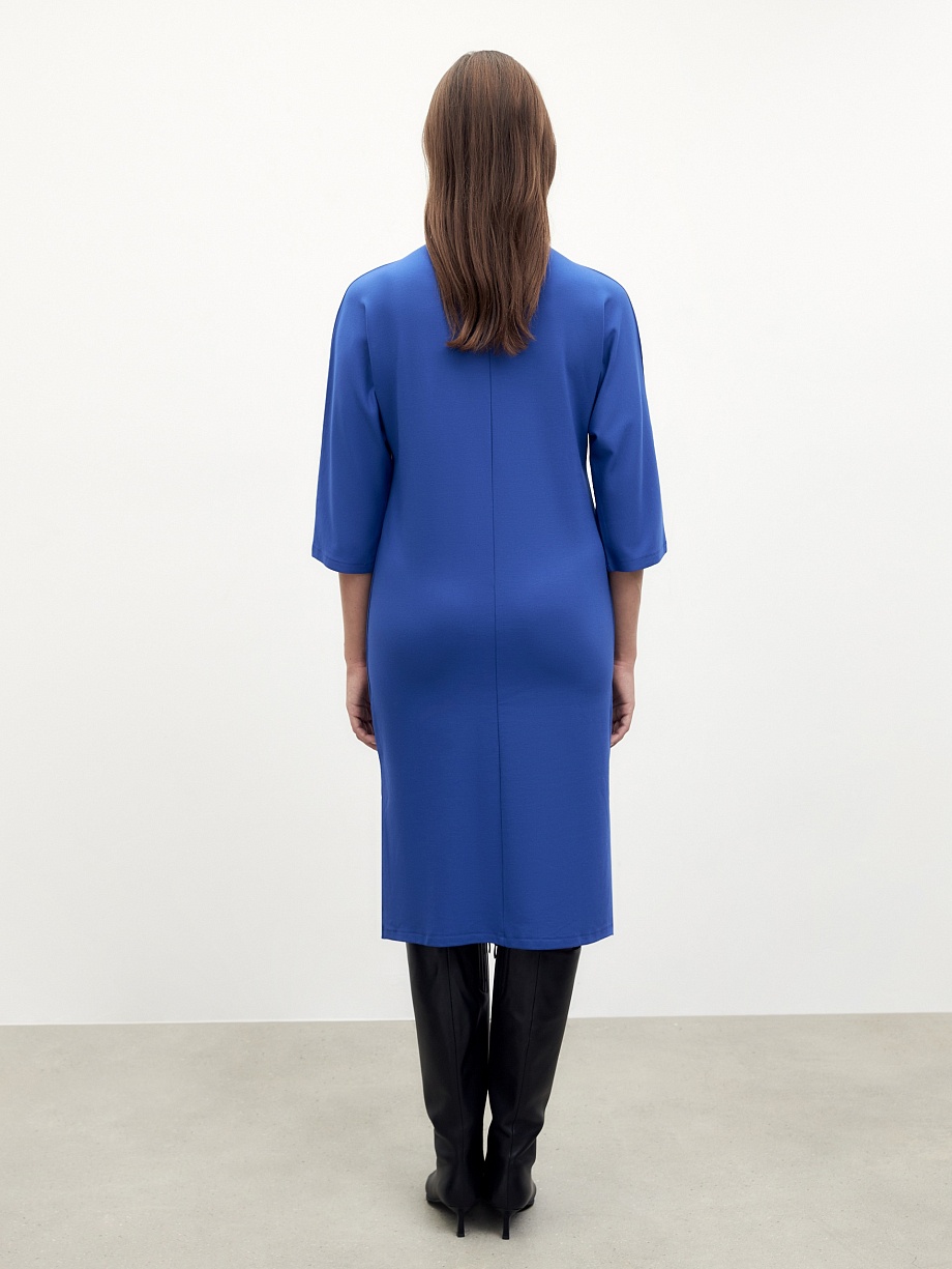 Трикотажное платье-миди в васильковом цвете