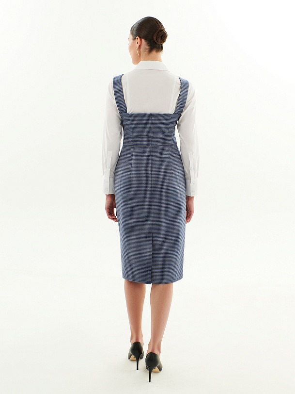 Приталенный сарафан на широких лямках с имитацией запаха