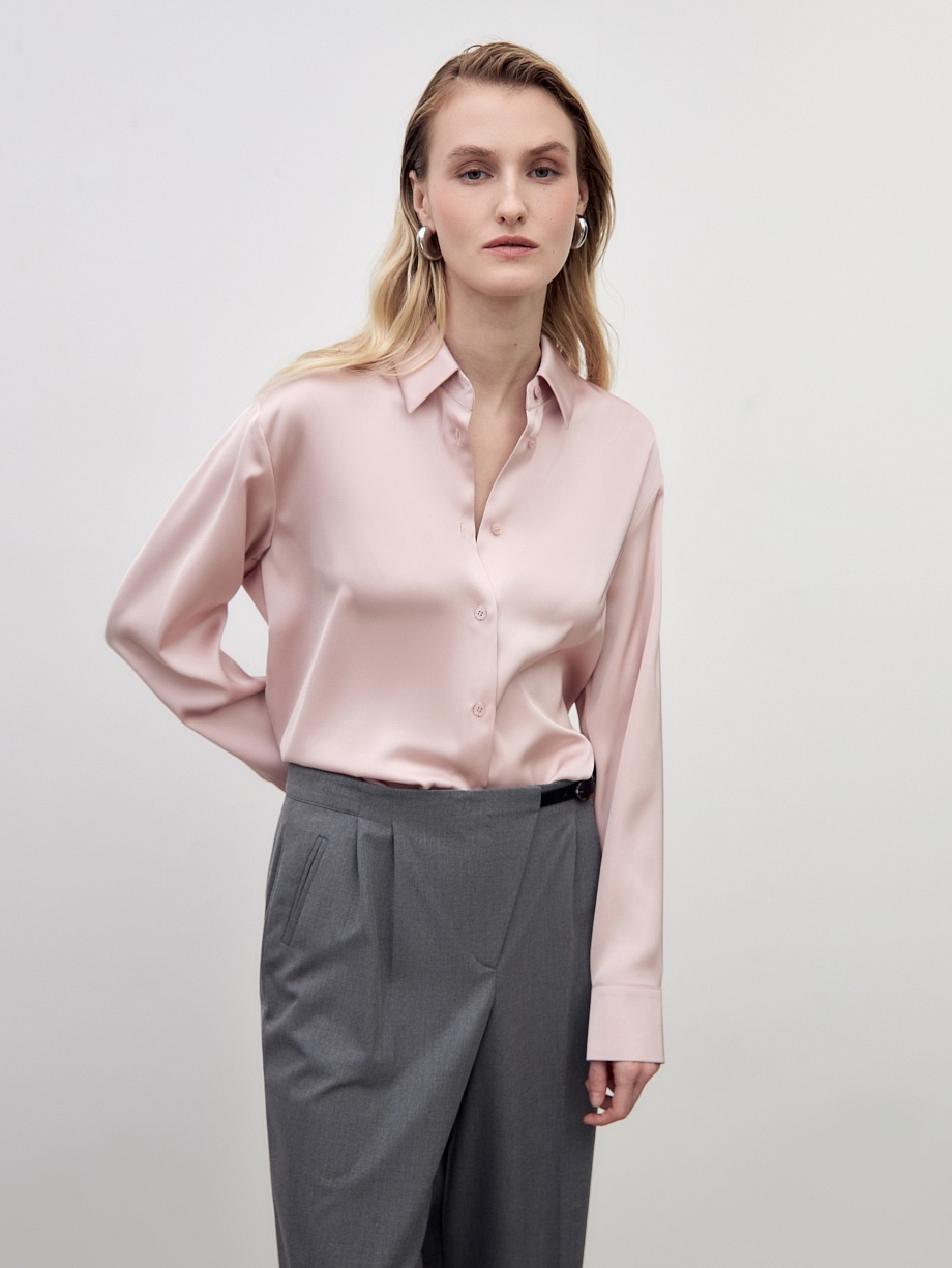 Свободная блуза из атласной ткани 