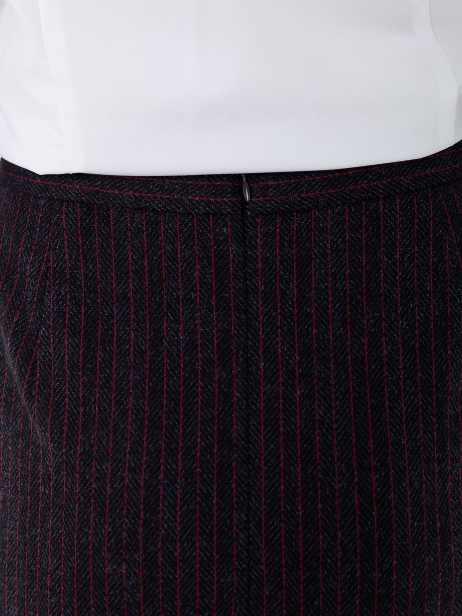 Прямая трикотажная юбка с принтом в полоску