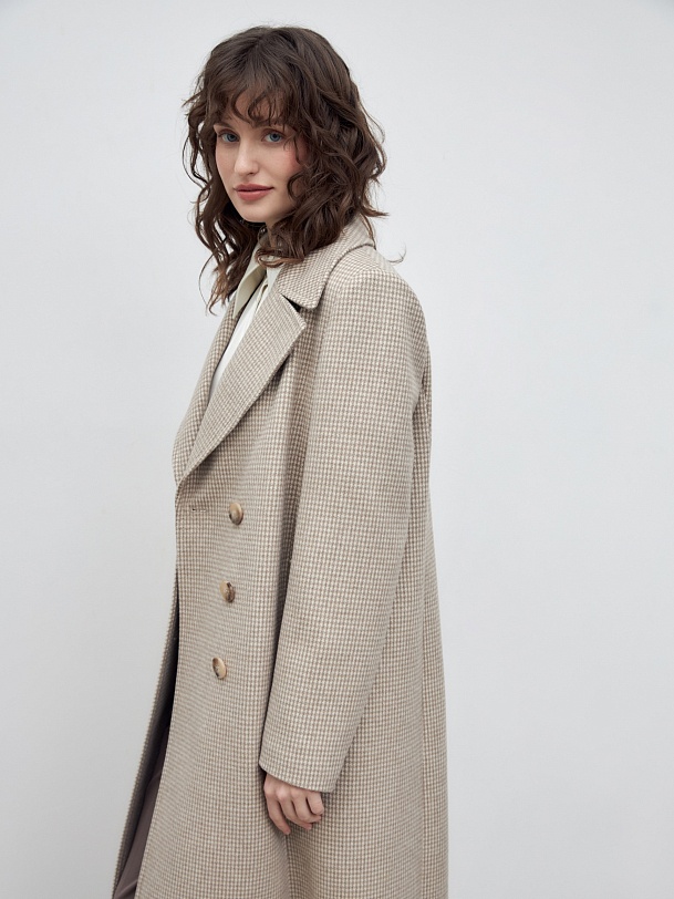 Шерстяное пальто с мембраной и утеплённой спинкой