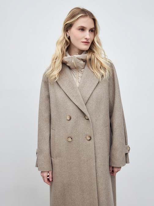 Шерстяное пальто с мембраной и утеплённой спинкой