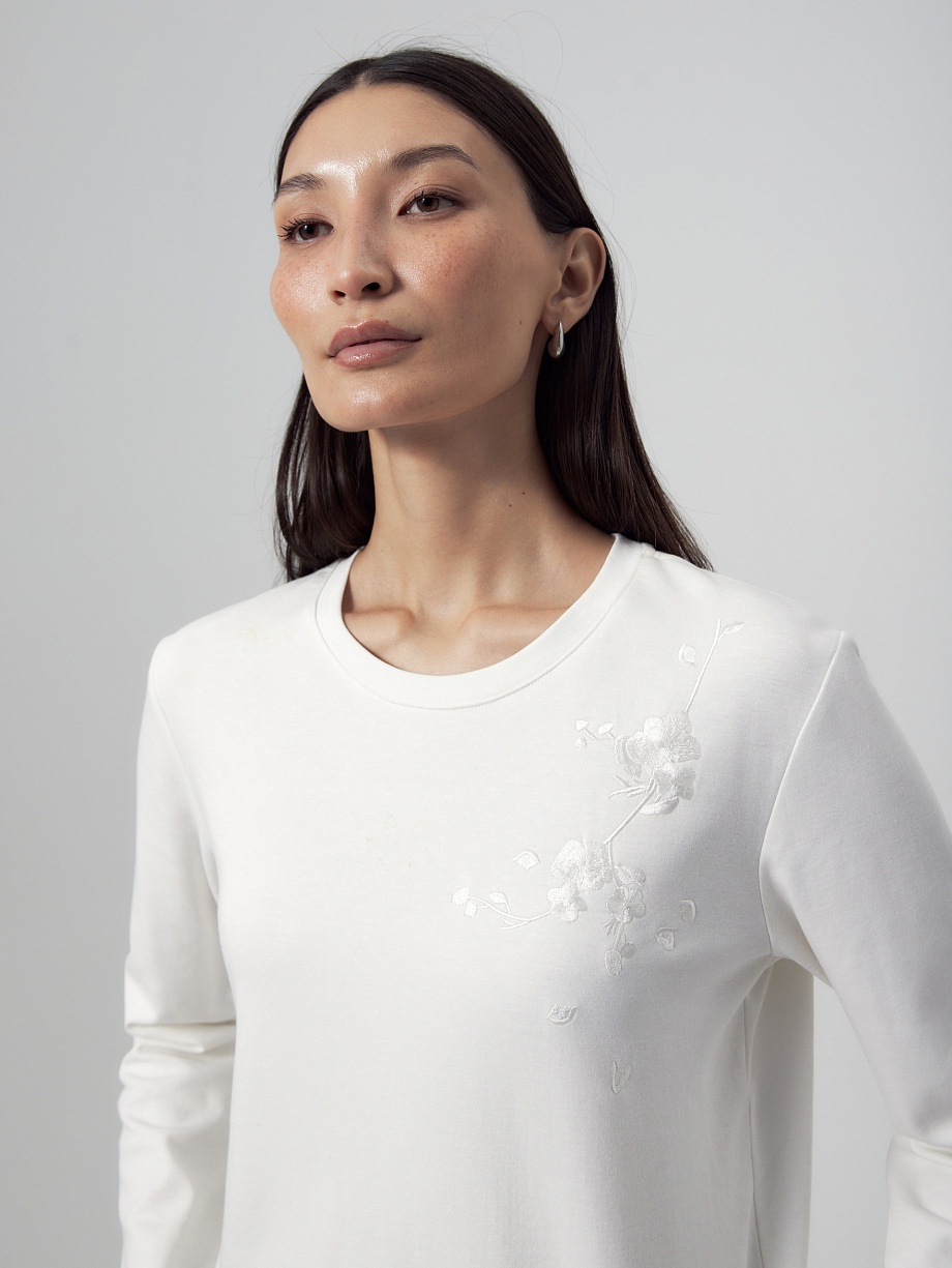 Лонгслив из натуральной ткани с шелком и вышивкой