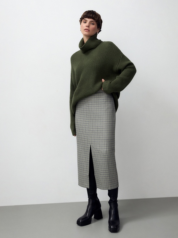 Свободный свитер из фактурного вязаного трикотажа