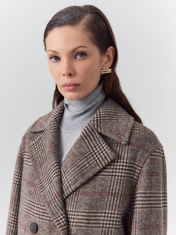 Шерстяное пальто с мембраной и утеплённой спинкой