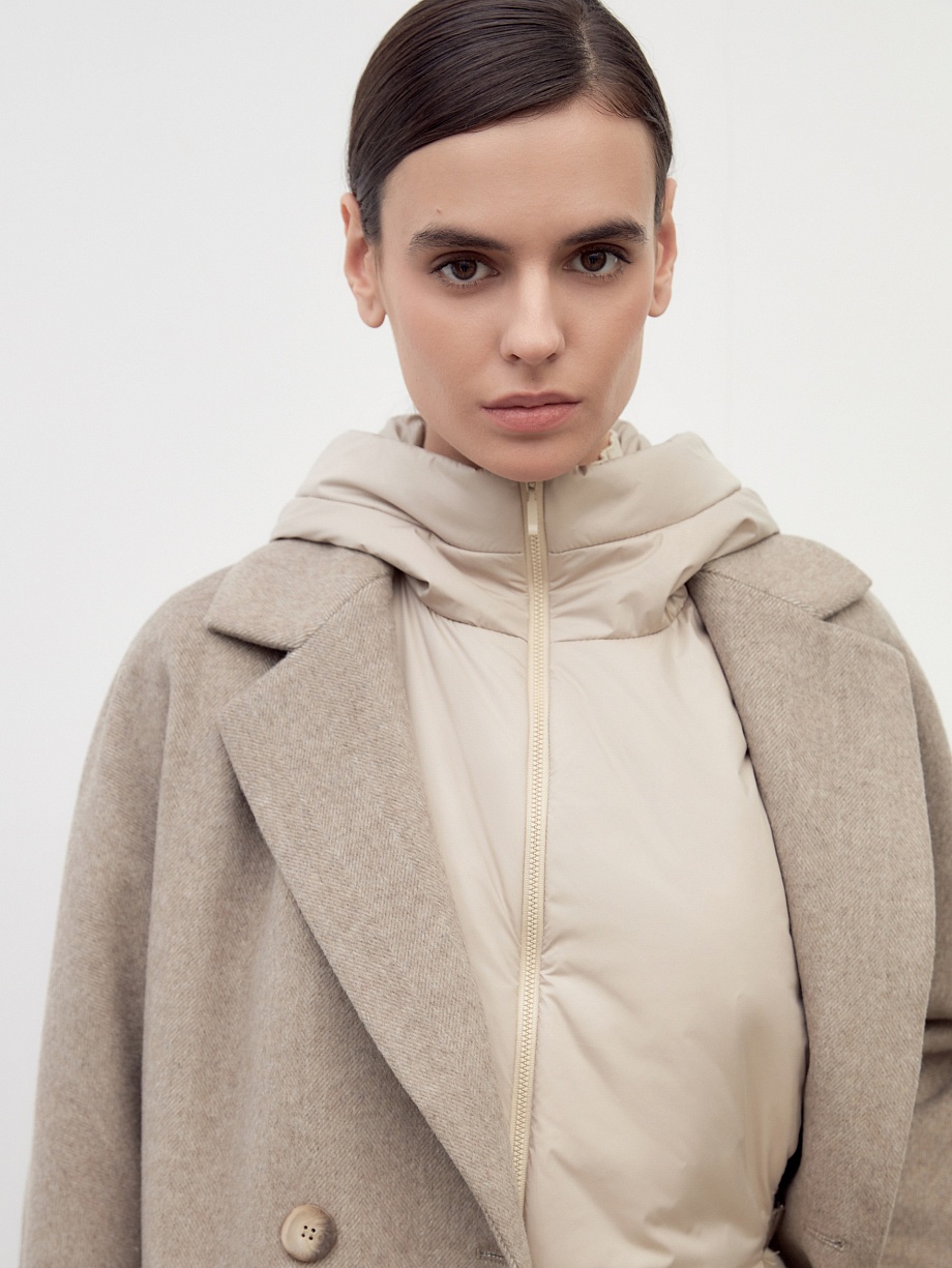 Шерстяное пальто с мембраной и утеплённой спинкой