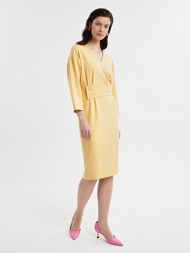 Прямое платье миди с поясом