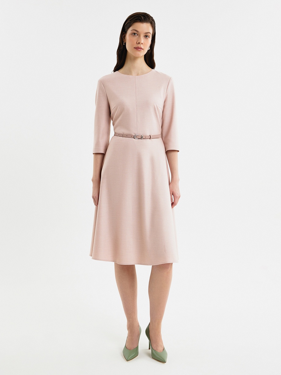 Платье пудрового цвета с поясом