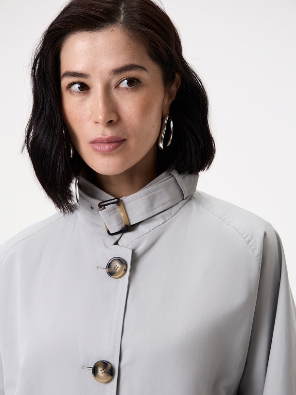 Непромокаемый тренч с высоким воротником