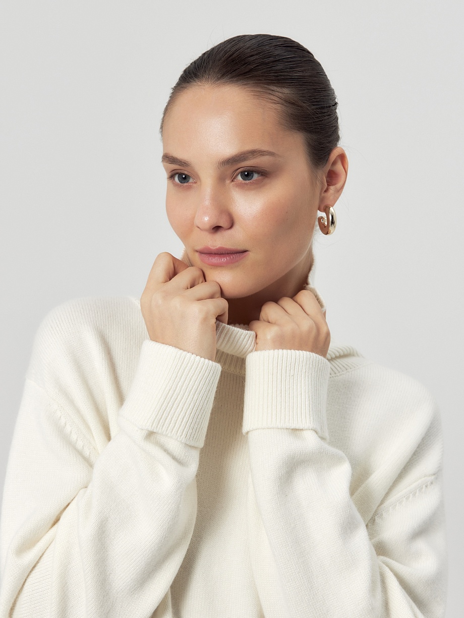 Объемный свитер с шерстью и ангорой