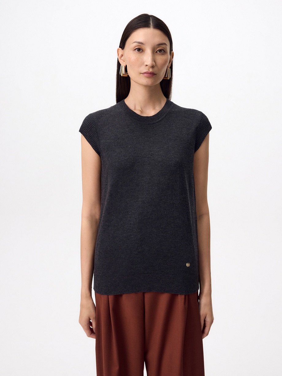 Жилет вязаный