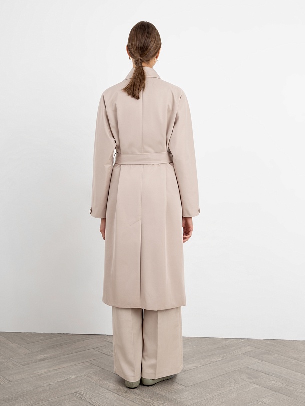 Двубортный бежевый тренч