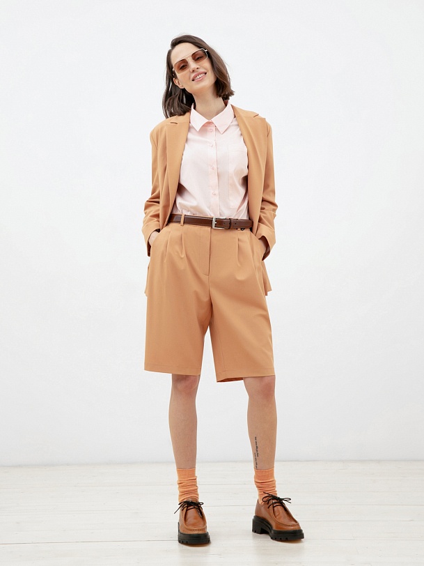 Шорты-бермуды цвета карамель