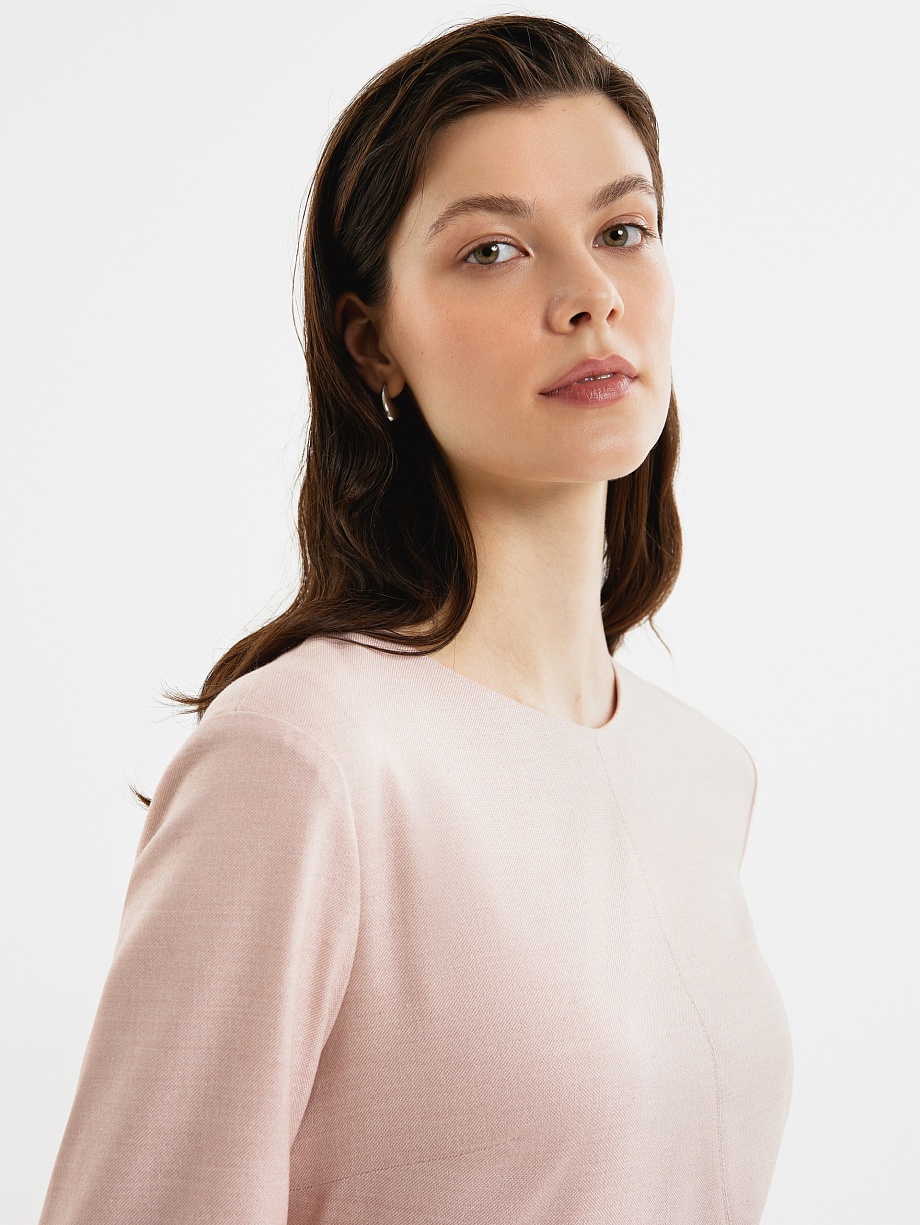 Платье пудрового цвета с поясом