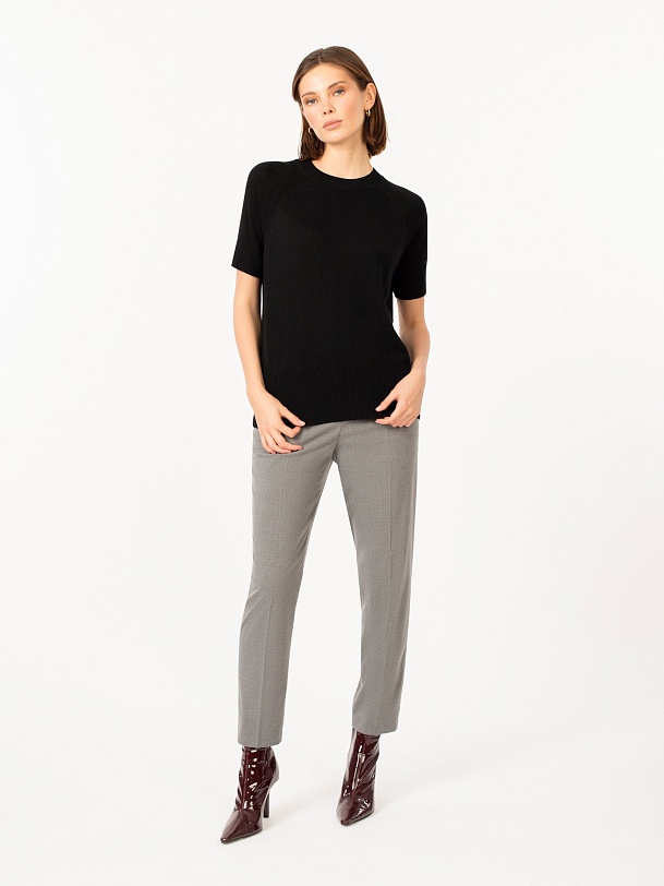 Джемпер трикотажный черный с коротким рукавом