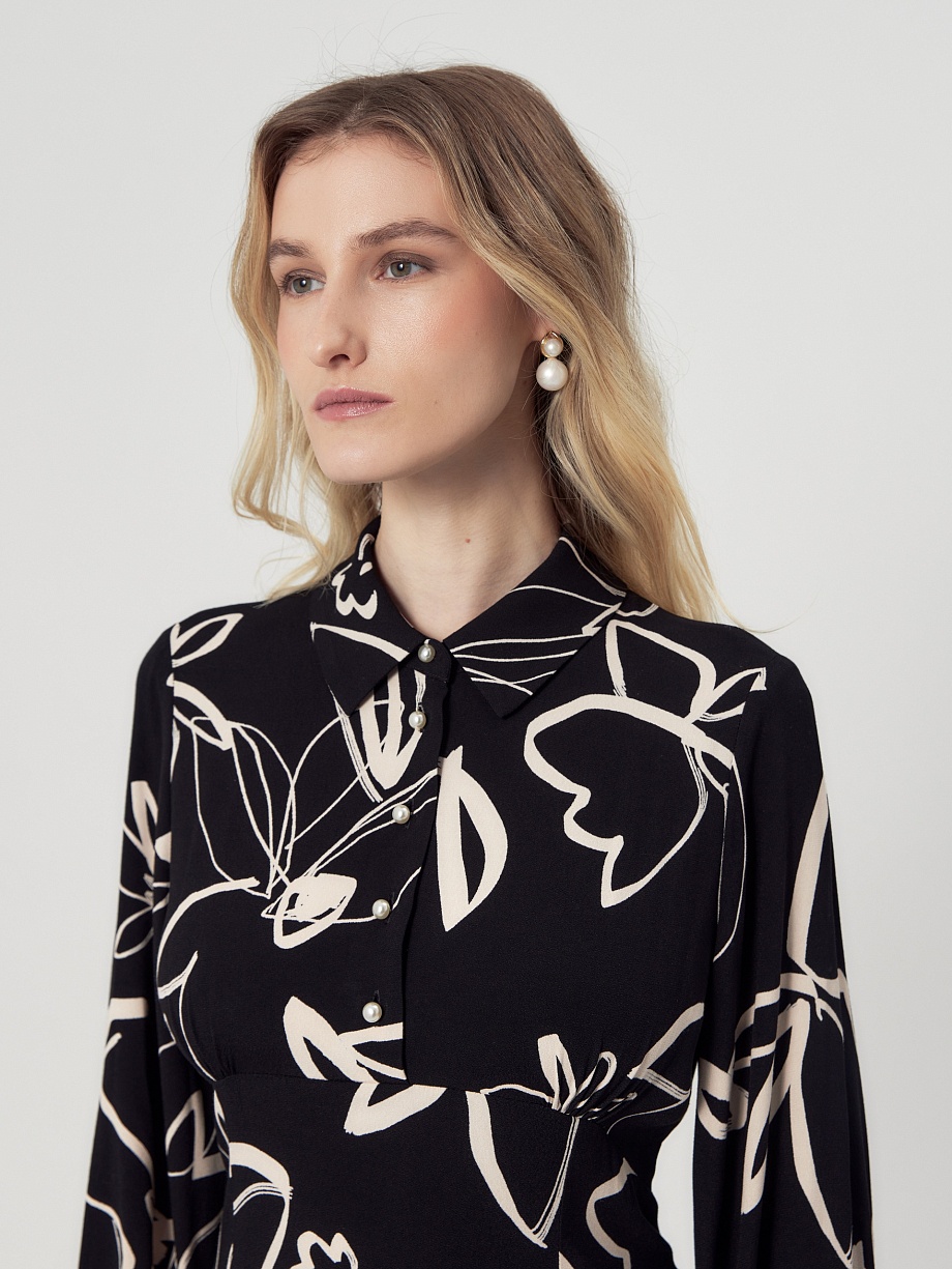 Приталенное платье из вискозы