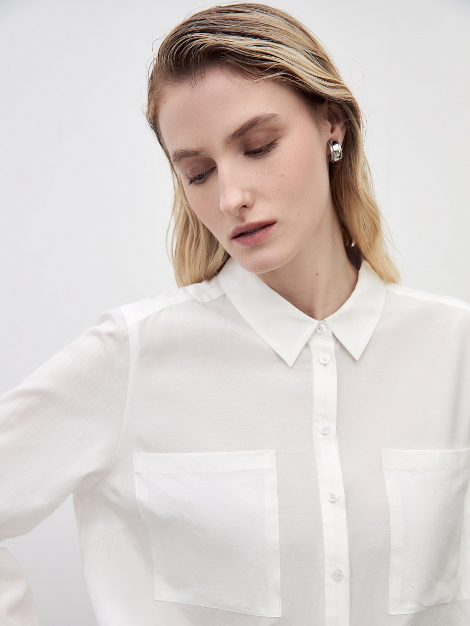 Рубашка из натуральной ткани с накладными карманами