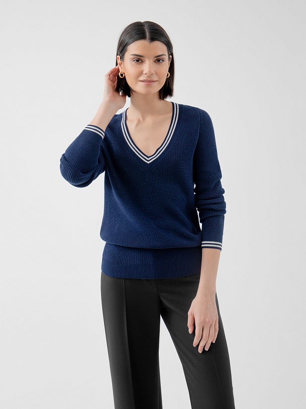 Классический джемпер с V-образным вырезом