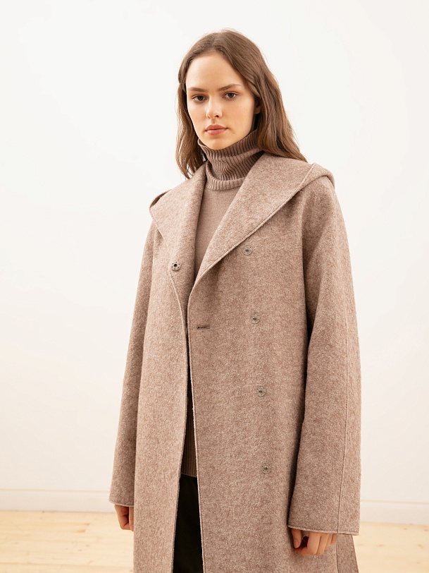 Шерстяное пальто с мембраной и капюшоном