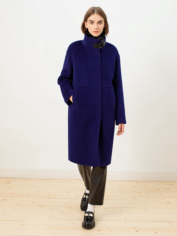 Зимнее пальто из шерсти с мембраной и меховым воротником