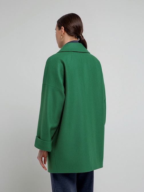 Двубортное укороченное пальто прямого силуэта