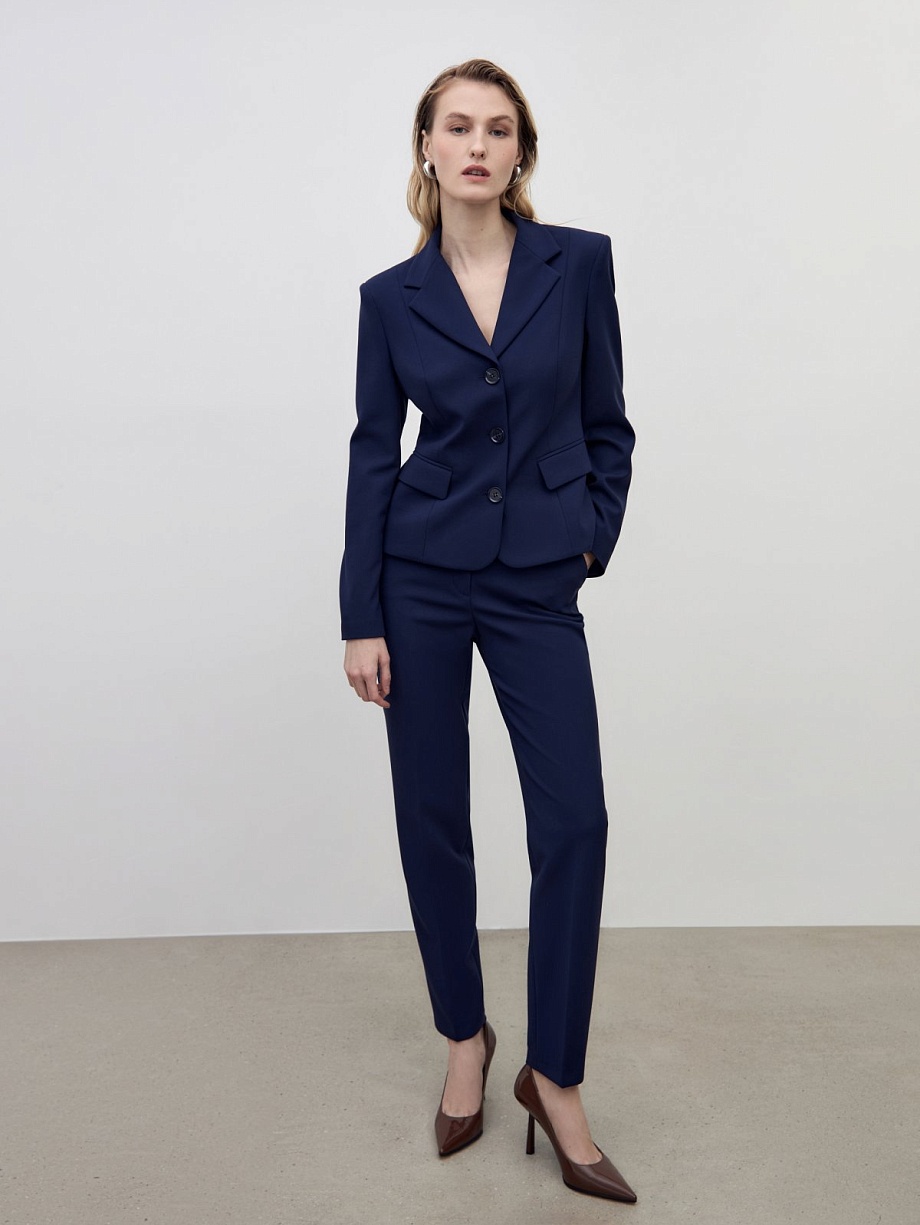 Зауженные брюки со стрелками из костюмной ткани