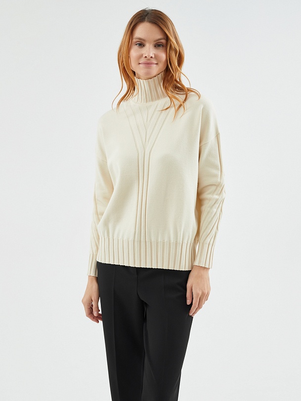 Вязаный свитер с высоким горлом