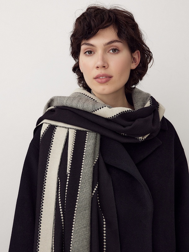 Двухсторонний широкий палантин с геометрическим принтом