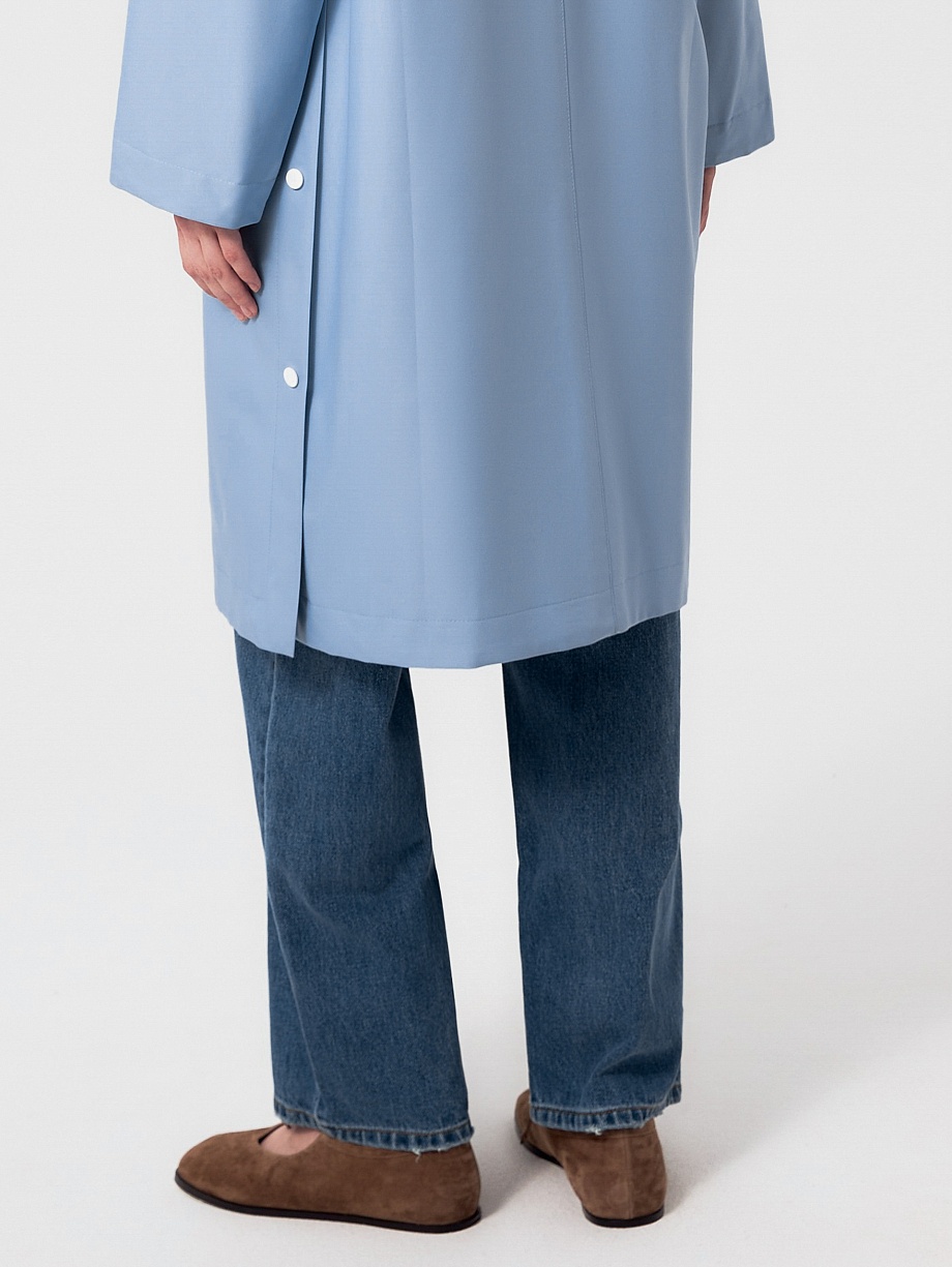 Непромокаемый плащ на кнопках с капюшоном