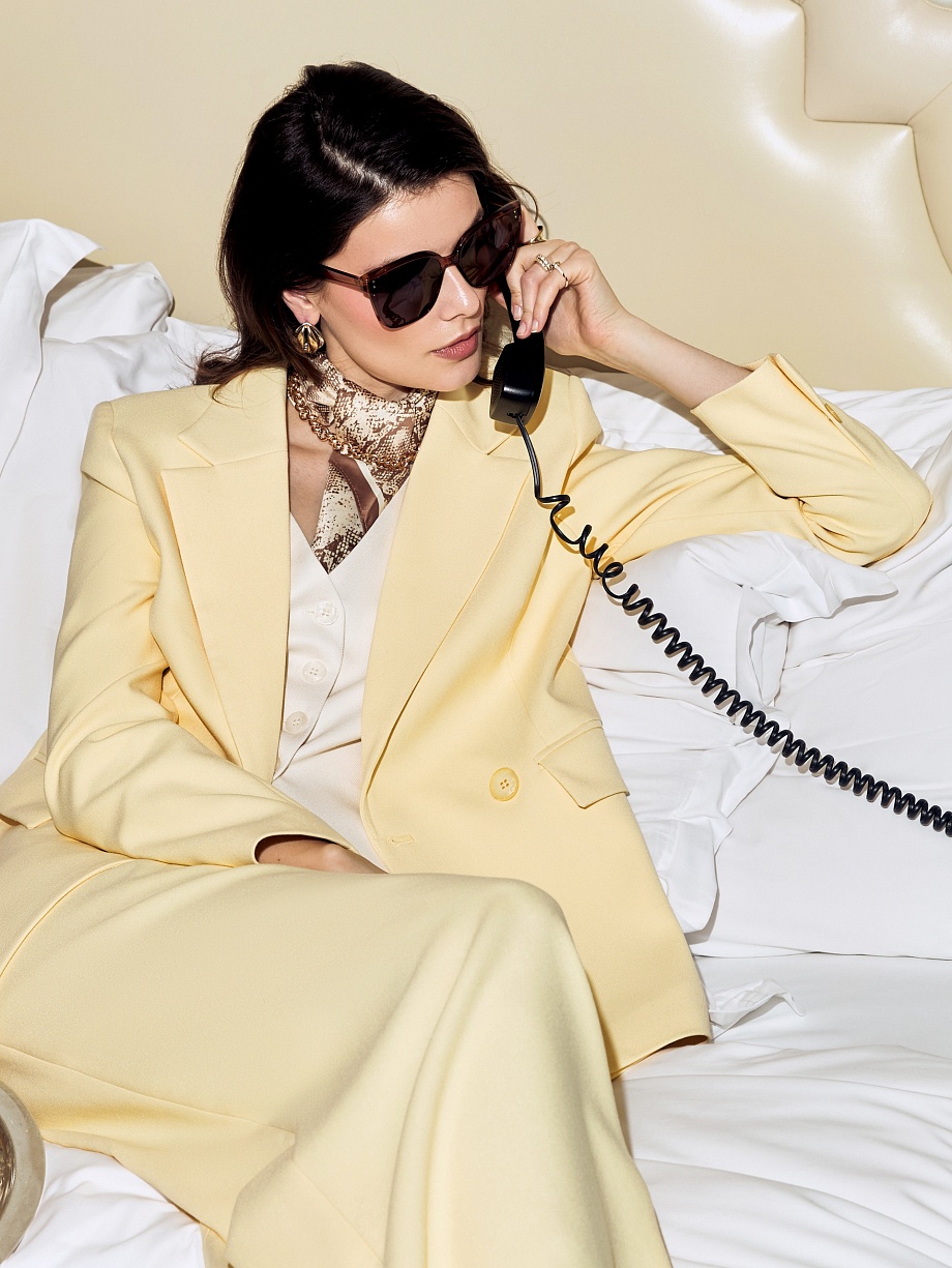 Очки солнцезащитные с чехлом в комплекте