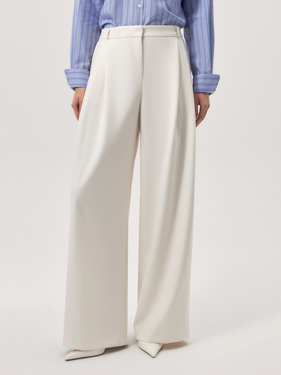 Широкие брюки со складками