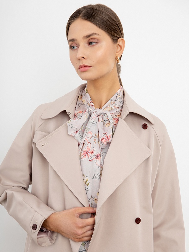 Двубортный бежевый тренч