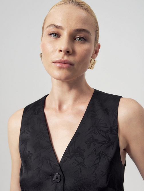 Жилет из жаккарда