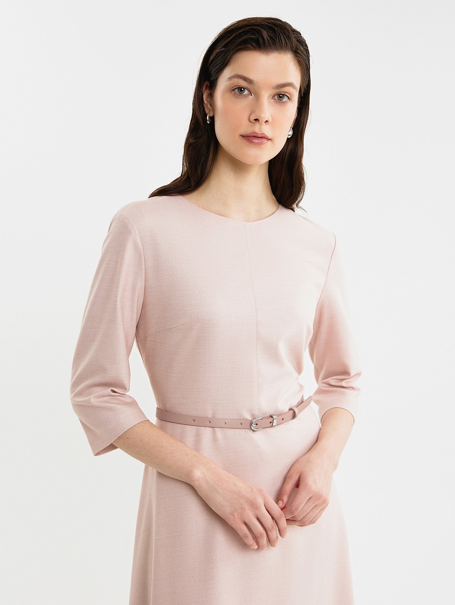 Платье пудрового цвета с поясом