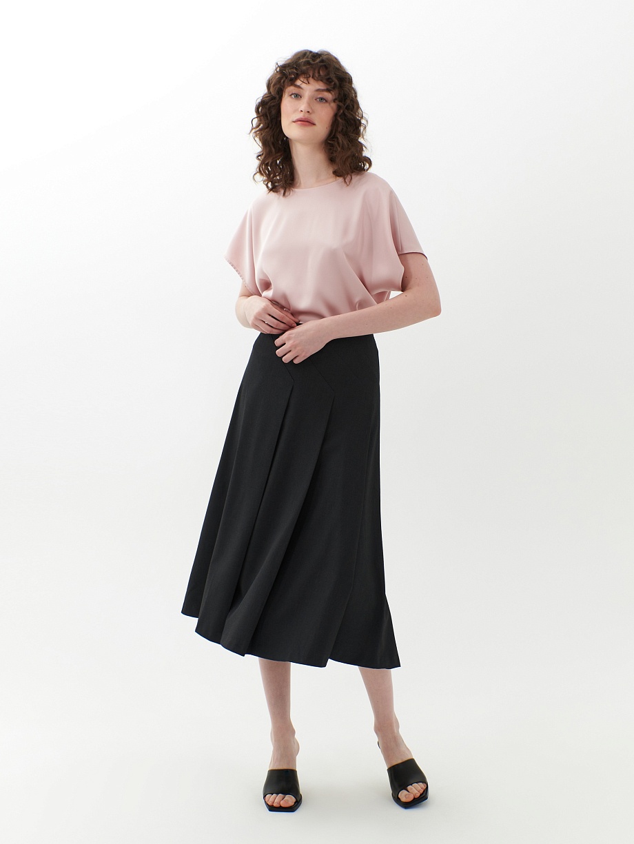 Расклешенная юбка с разрезами и складками асимметричного кроя