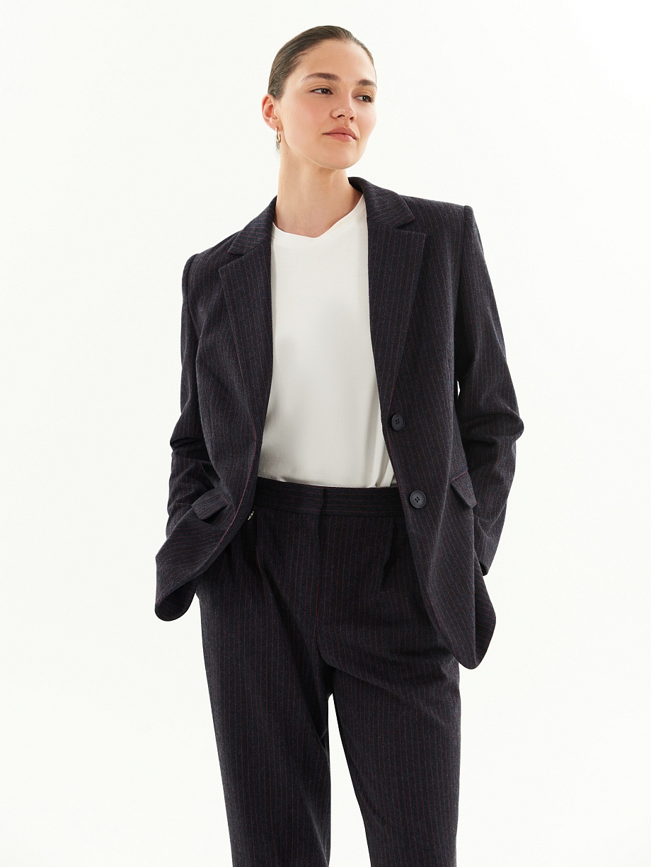 Прямой трикотажный жакет со съёмным капюшоном-манишкой