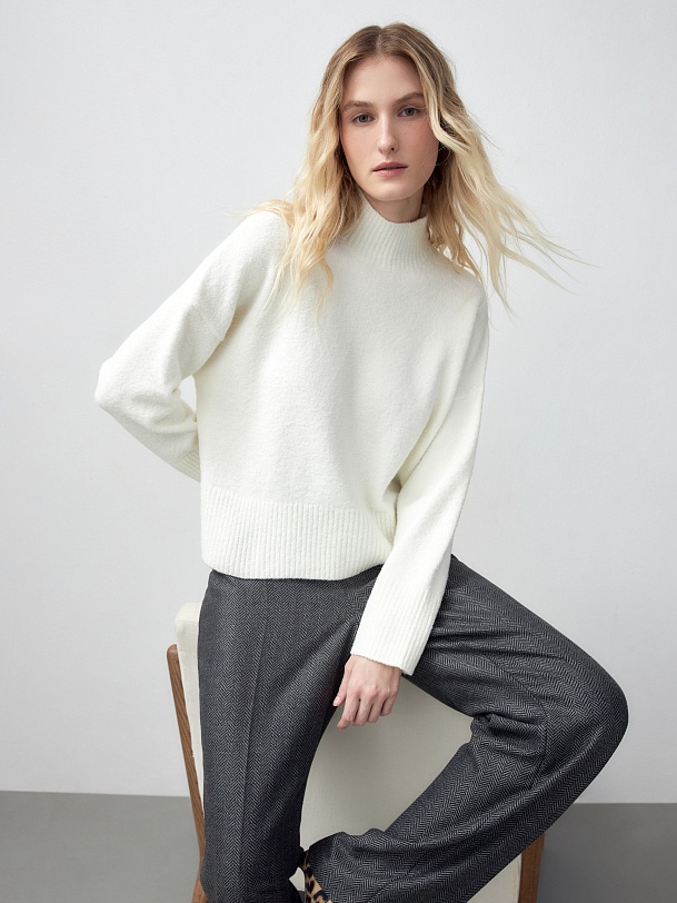 Свитер белый оверсайз