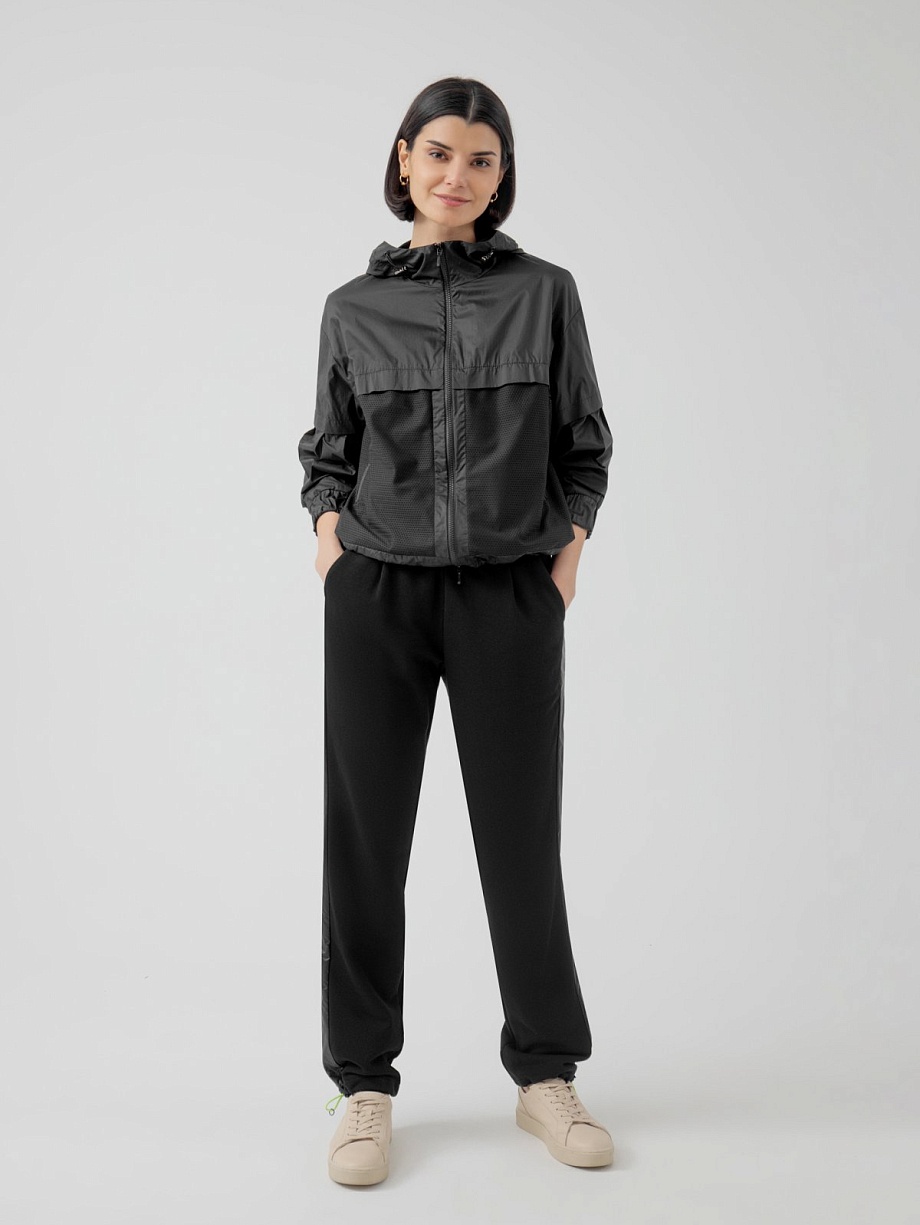 Куртка-ветровка женская с капюшоном