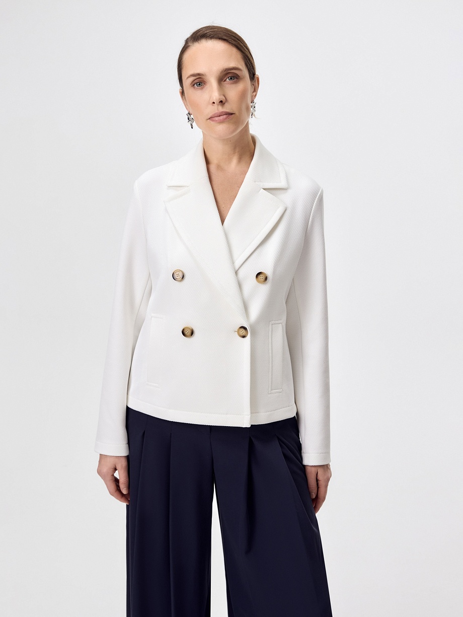 Укороченный жакет из фактурного трикотажа