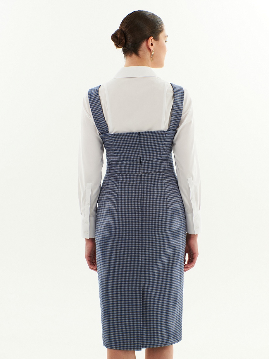 Приталенный сарафан на широких лямках с имитацией запаха