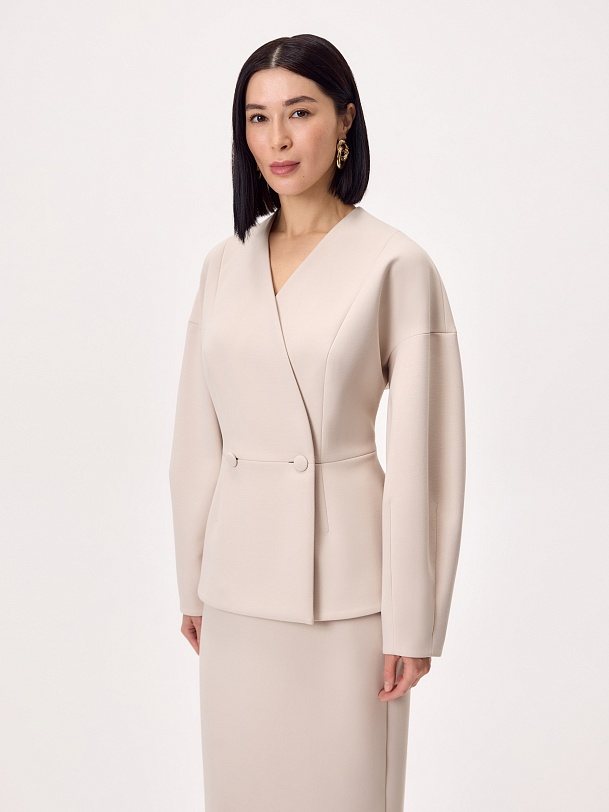 Приталенный жакет