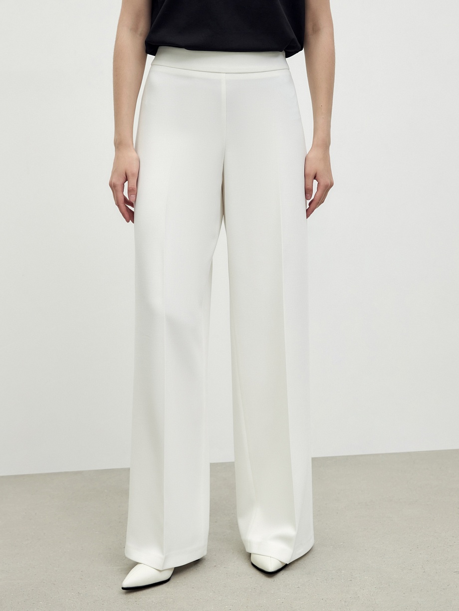 Расклешенные брюки на высокой посадке 