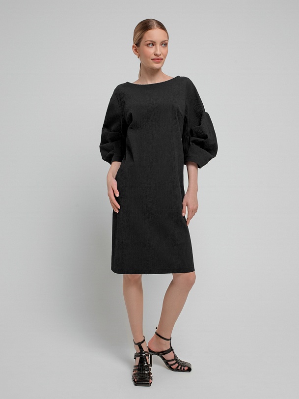 Хлопковое платье из фактурной ткани с объёмными рукавами