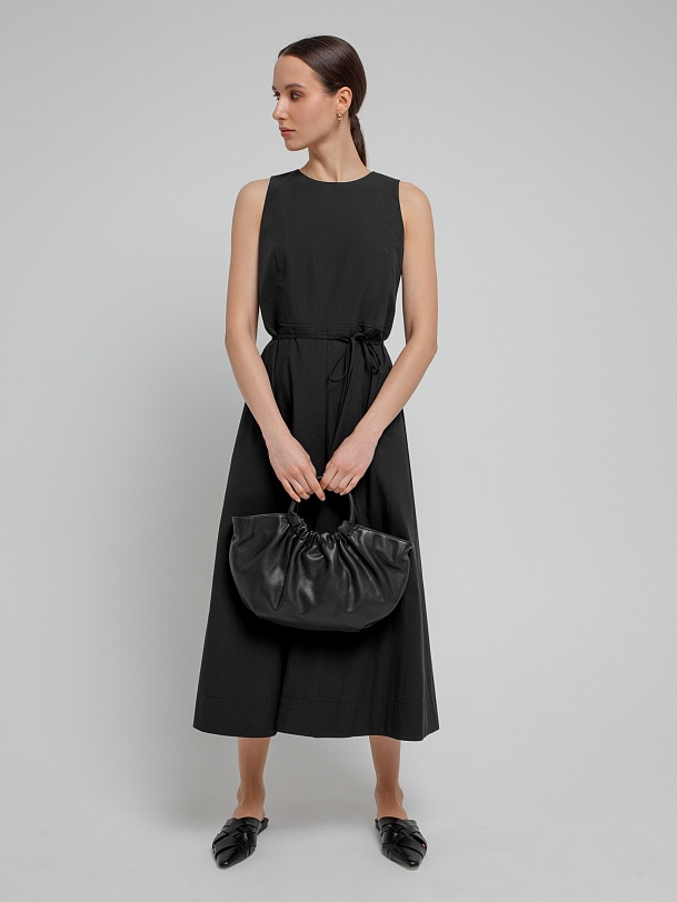 Летний комбинезон из тонкого хлопка с вырезом на спине