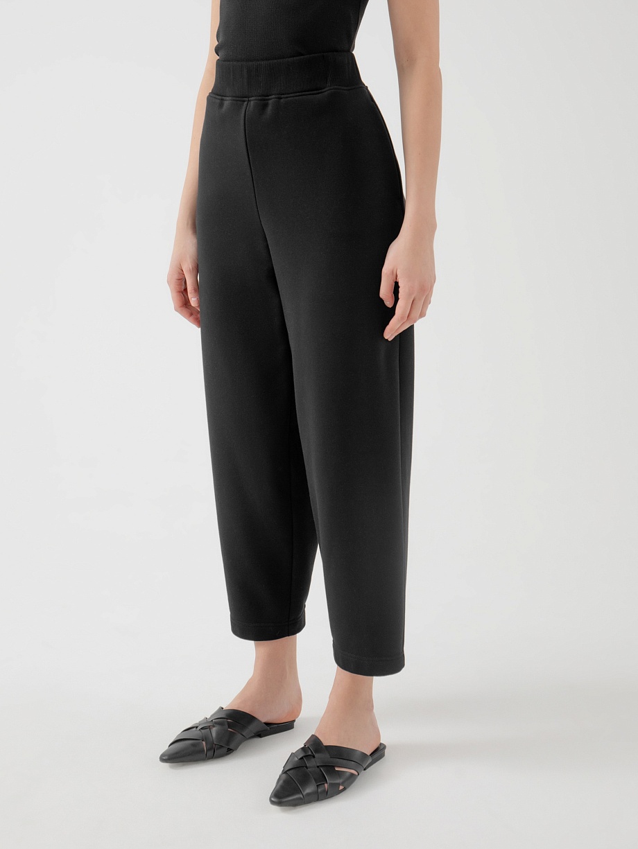 Свободные черные брюки из футера