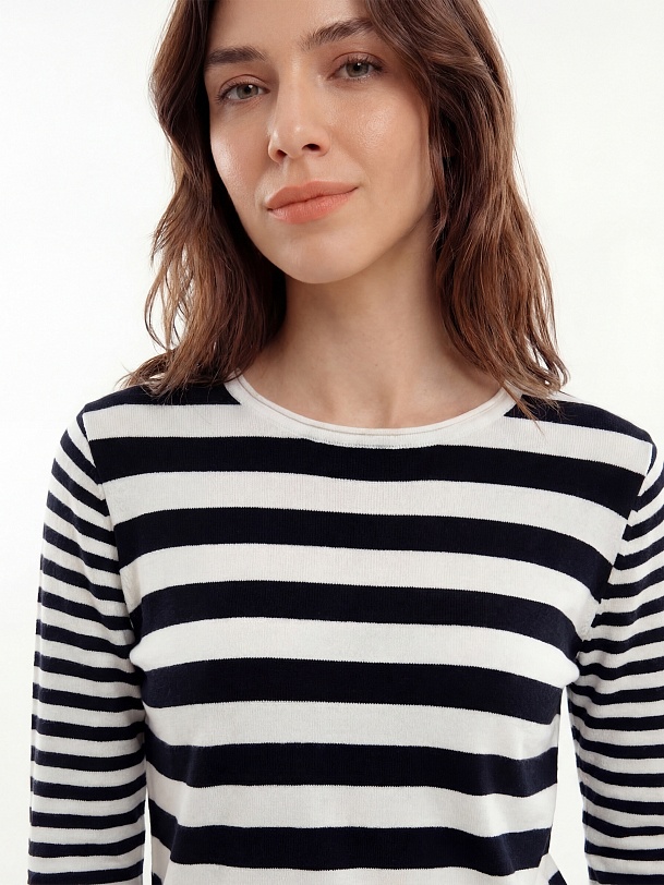 Трикотажный джемпер в бретонскую полоску