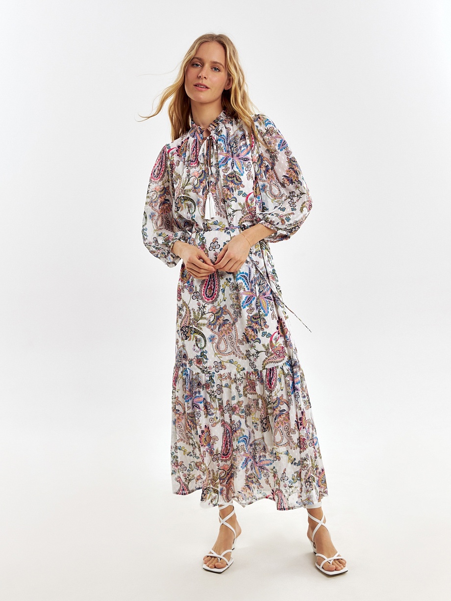 Свободное платье в этническом принте с поясом